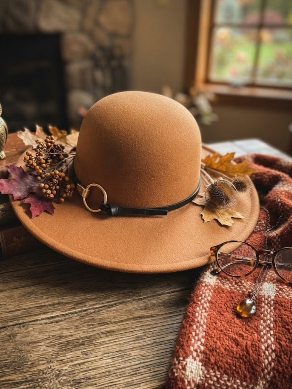 Classic Women's Felt Wide-Brim Hat in Camel